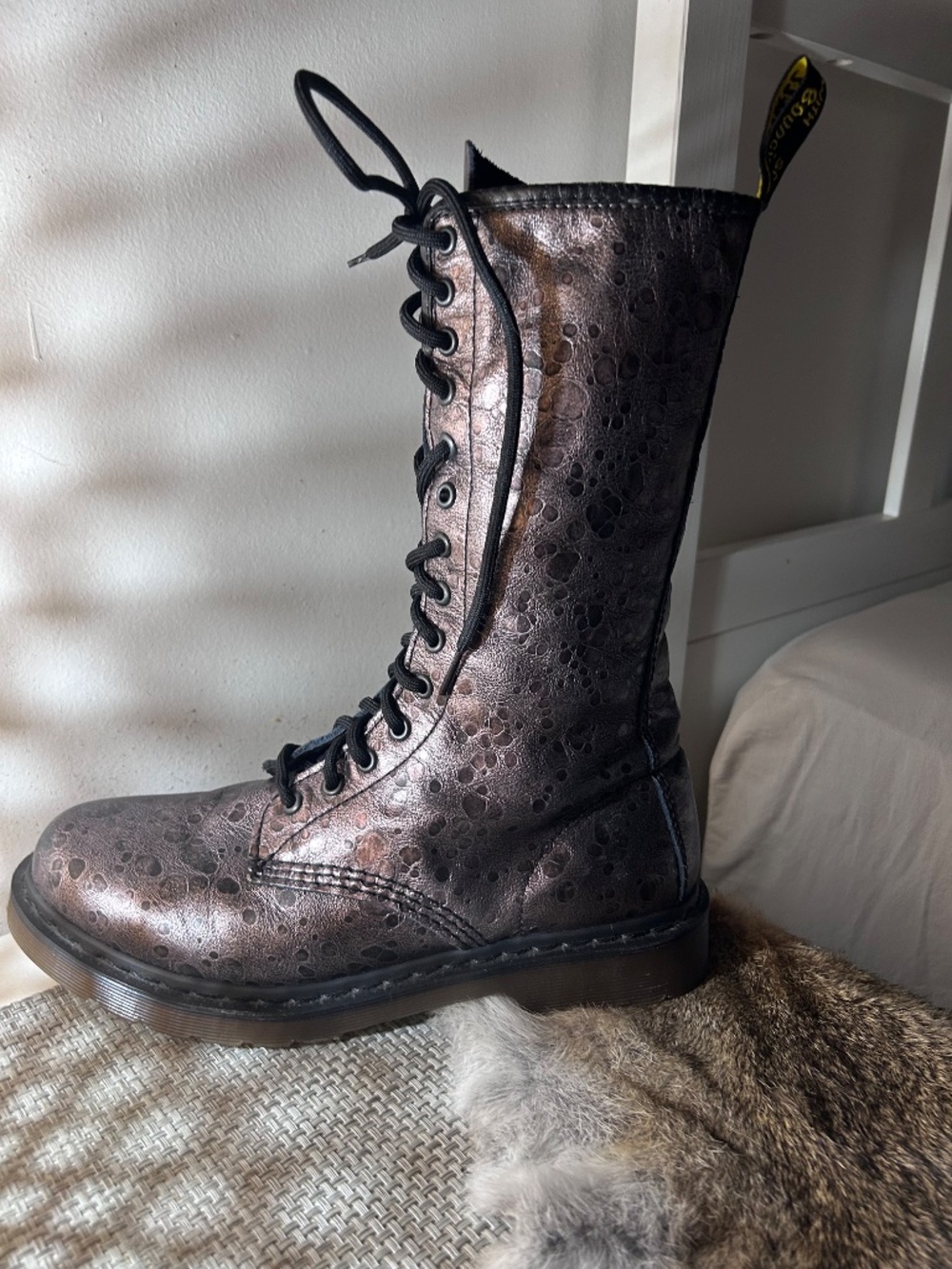 VINTAGE EXTREMELY RARE NWOT Dr Martins Moon Crater 11